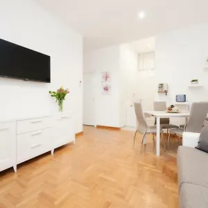  Apartment White Flat Labicana